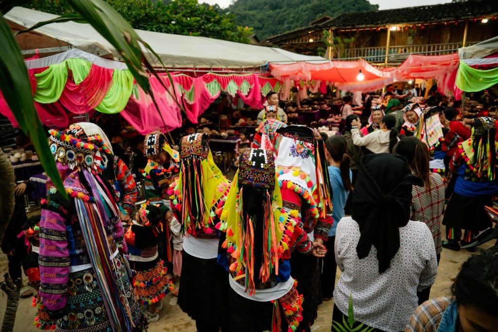 Chụp phóng sự đám giỗ của người Lô Lô Đen nơi Biên cương xa xôi