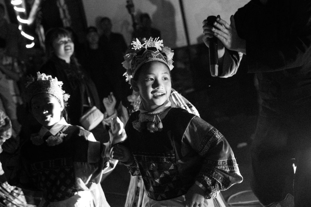 Chụp phóng sự đám giỗ của người Lô Lô Đen nơi Biên cương xa xôi