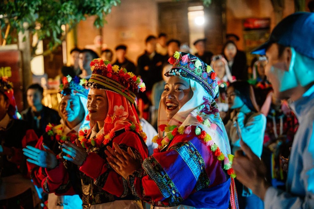 Chụp phóng sự đám giỗ của người Lô Lô Đen nơi Biên cương xa xôi