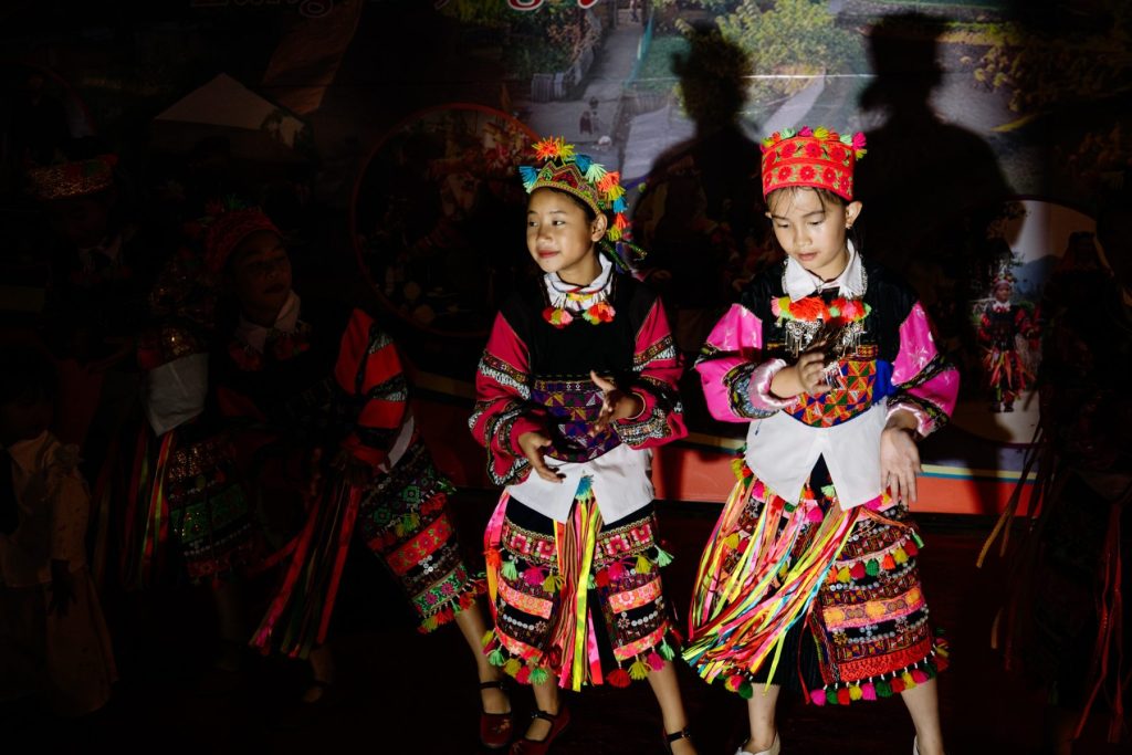 Chụp phóng sự đám giỗ của người Lô Lô Đen nơi Biên cương xa xôi