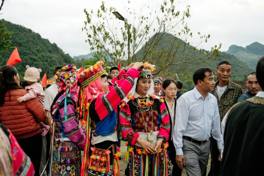Chụp phóng sự đám giỗ của người Lô Lô Đen nơi Biên cương xa xôi