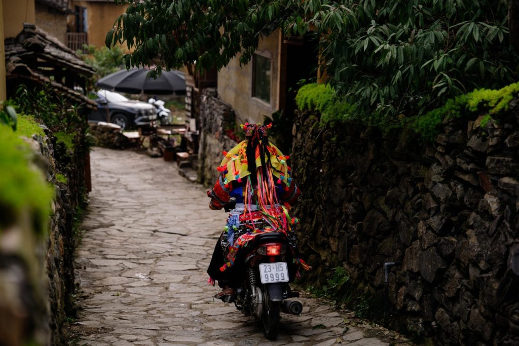 Chụp phóng sự đám giỗ của người Lô Lô Đen nơi Biên cương xa xôi