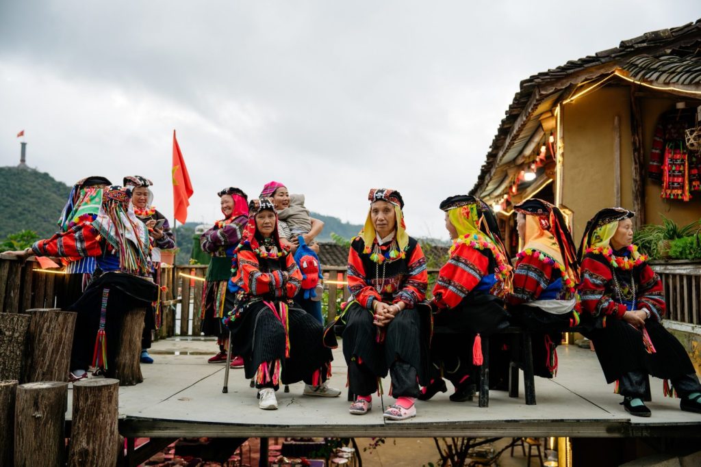 Chụp phóng sự đám giỗ của người Lô Lô Đen nơi Biên cương xa xôi