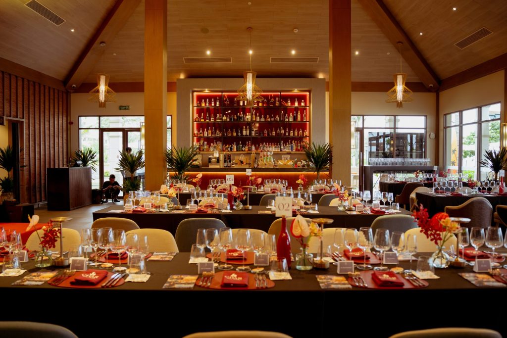 Sips plates beat | Char Fusion resort & Villa Danang