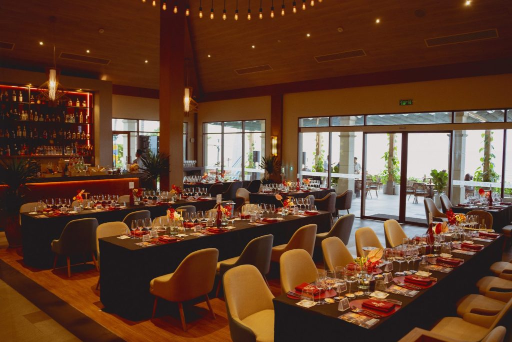 Sips plates beat | Char Fusion resort & Villa Danang