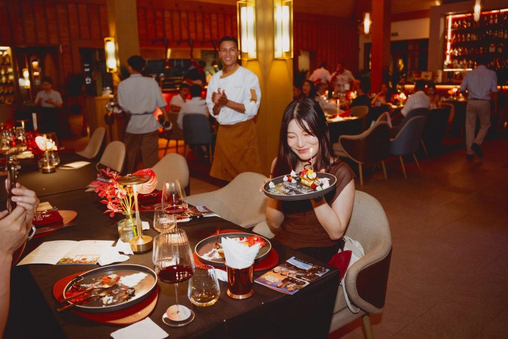 Sips plates beat | Char Fusion resort & Villa Danang